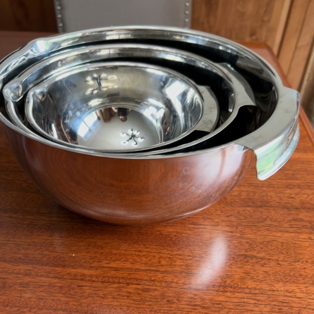 Set of 3 Crate & Barrel stainless steel nesting mixing bowls - Picture 5 of 8